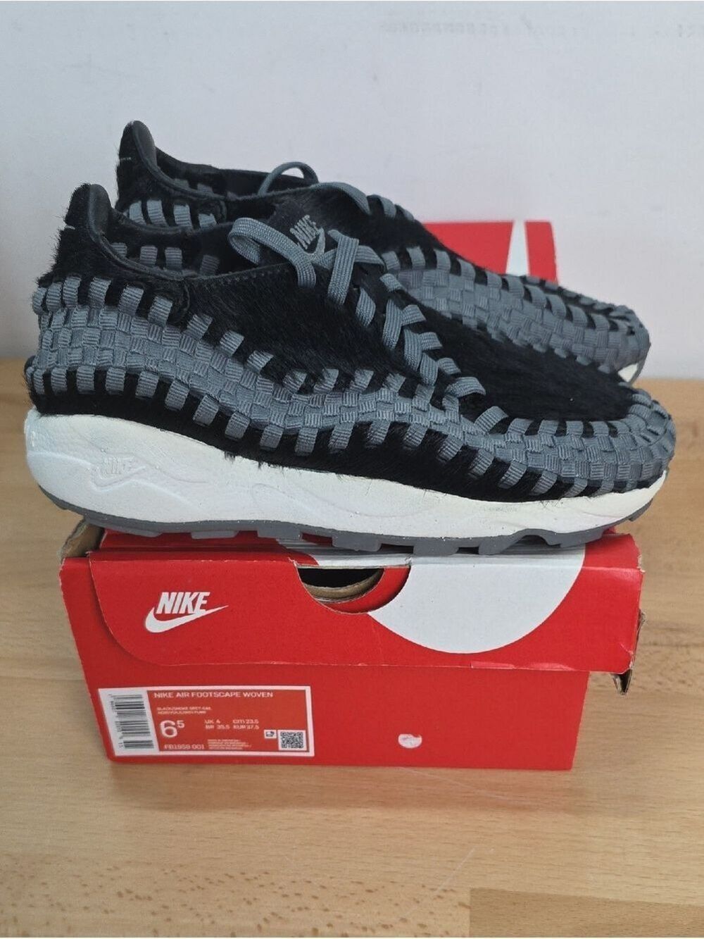 Nike Woven Black and Gray Sneakers 6.5
